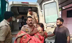 कौशांबी: खड़े ट्रॉला से टकराई पिकअप, 7 की मौत, 18 घायल कौशांबी: खड़े ट्रॉला से टकराई पिकअप, 7 की मौत, 18 घायल