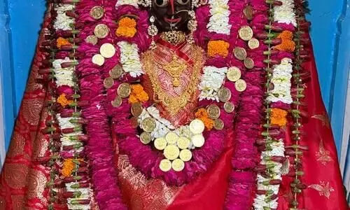 वाराणसी : महानवमी पर मां सिद्धिदात्री के दर्शन को उमड़े श्रद्धालु