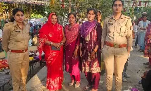 सरथल मेले में महिलाओं को दी गई सुरक्षा संबंधी जानकारी