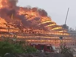 अयोध्या – नौ दिवसीय और 1251 कुंडीय महायज्ञ समापन के बाद पंडाल में भीषण आग, कोई जनहानि नहीं, जांच शुरू अयोध्या – नौ दिवसीय और 1251 कुंडीय महायज्ञ समापन के बाद पंडाल में भीषण आग, कोई जनहानि नहीं, जांच शुरू