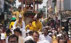 पुष्पवर्षा से महकी गलियां, जयकारों से गूंजा शहर—भगवान महावीर स्वामी जयंती भव्यता और आध्यात्मिकता के चरम पर पुष्पवर्षा से महकी गलियां, जयकारों से गूंजा शहर—भगवान महावीर स्वामी जयंती भव्यता और आध्यात्मिकता के चरम पर