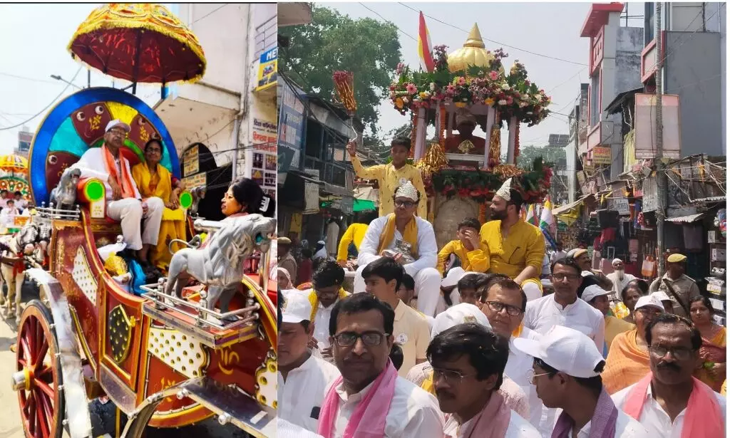 अहिंसा और शांति के संदेश के साथ नगर में निकली दिव्य शोभायात्रा, महावीर जयंती पर उमड़ी श्रद्धा अहिंसा और शांति के संदेश के साथ नगर में निकली दिव्य शोभायात्रा, महावीर जयंती पर उमड़ी श्रद्धा