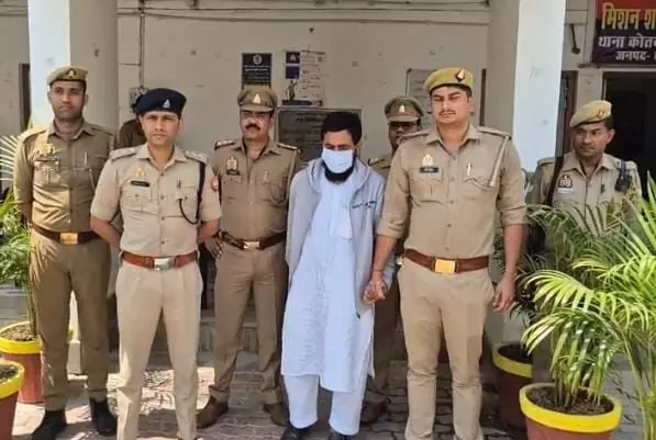 सीएम योगी की माँ को कुशब्द कहने वाले मौलाना को यूपी एसटीएफ ने किया गिरफ्तार सीएम योगी की माँ को कुशब्द कहने वाले मौलाना को यूपी एसटीएफ ने किया गिरफ्तार