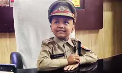 वाराणसी जिले में  वर्दी में थाने पहुंचा छह साल का मासूम, मासूमियत और आत्मविश्वास ने जीत लिया लोगों का दिल