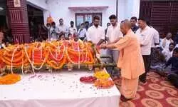 गोरक्षपीठ के अनन्य भक्त थे मारकंडेय यादव, श्रद्धांजलि देने उनके गांव पहुंचे मुख्यमंत्री