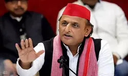 अखिलेश यादव का बड़ा हमला: “आवाज उठाओ तो दबा दी जाती है”