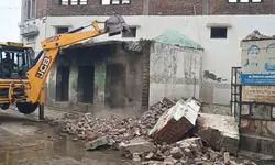 संभल में फिर गरजा बुलडोजर, मदरसा-मस्जिद समेत 5 दुकानें ध्वस्त की गईं संभल में फिर गरजा बुलडोजर, मदरसा-मस्जिद समेत 5 दुकानें ध्वस्त की गईं