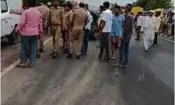 बरेली में दर्दनाक सड़क हादसा, बड़ा बाईपास पर टैंकर से टकराई बोलेरो, पांच की मौत की पुष्टि हुई बरेली में दर्दनाक सड़क हादसा, बड़ा बाईपास पर टैंकर से टकराई बोलेरो, पांच की मौत की पुष्टि हुई