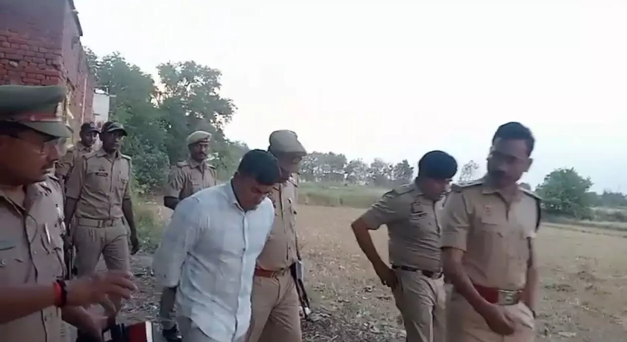 चंदौली: निर्मोही पति ने लोहे के रॉड से पत्नी की निर्मम हत्या, हत्या कर शव 90 किमी दूर फेंका.... चंदौली: निर्मोही पति ने लोहे के रॉड से पत्नी की निर्मम हत्या, हत्या कर शव 90 किमी दूर फेंका....