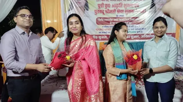 DSP और टैक्स ऑफिसर बनने वाली ननद-भाभी पहुंचीं पैतृक गांव, जौनपुर में भव्य तरीके से हुआ स्वागत DSP और टैक्स ऑफिसर बनने वाली ननद-भाभी पहुंचीं पैतृक गांव, जौनपुर में भव्य तरीके से हुआ स्वागत