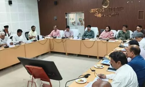 बस्ती मण्डलायुक्त अखिलेश सिंह ने की समीक्षा बैठक,अधिकारियों को दिए आवश्यक दिशा निर्देश!!