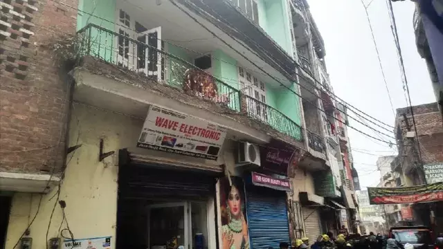 संभल में जामा मस्जिद के पास बने अवैध मकान और दुकानों पर चलेगा बुलडोजर, सिविल कोर्ट ने खारिज किया स्टे संभल में जामा मस्जिद के पास बने अवैध मकान और दुकानों पर चलेगा बुलडोजर, सिविल कोर्ट ने खारिज किया स्टे