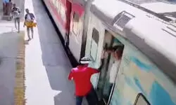 रतलाम ट्रेन हादसा : चलती ट्रेन में चढ़ने की कोशिश बनी जानलेवा, बैग से 4 लाख रुपये बरामद