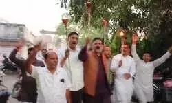 टीईटी अनिवार्यता के खिलाफ भड़का शिक्षक आक्रोश, चंदौली की सड़कों पर मशाल जुलूस टीईटी अनिवार्यता के खिलाफ भड़का शिक्षक आक्रोश, चंदौली की सड़कों पर मशाल जुलूस