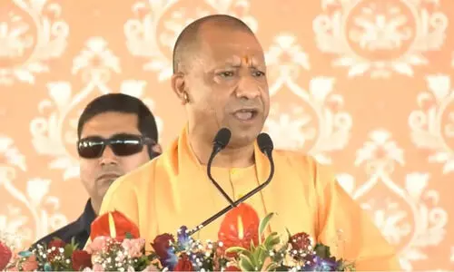 नोएडा में मजदूरों के बवाल के बीच आया CM योगी का बयान, बोले- कुछ लोग अशांति फैलाने के लिए षडयंत्र कर रहे