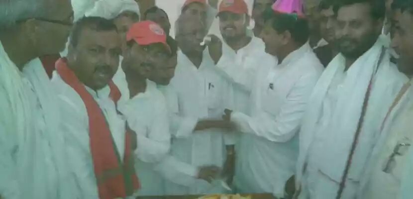 अखिलेश यादव का जन्मदिन समता भवन में मनाया गया अखिलेश यादव का जन्मदिन समता भवन में मनाया गया