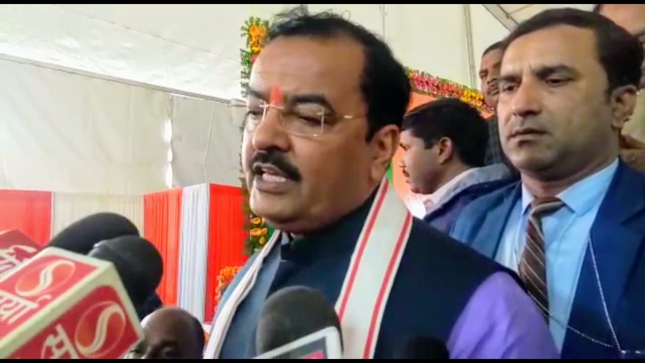 अखिलेश अपने सैफई महोत्सव को याद करें, गोरखपुर महोत्सव को याद ना करें