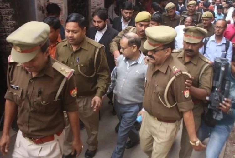 पीएफ घोटाले में बड़ा खुलासा, पीके गुप्ता के लड़के ने निभाई थी ब्रोकर की भूमिका पीएफ घोटाले में बड़ा खुलासा, पीके गुप्ता के लड़के ने निभाई थी ब्रोकर की भूमिका
