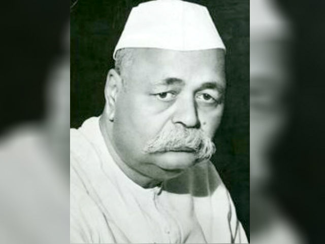 भारत रत्न पंडित गोविंद बल्लभ पंत की 21 वीं जयंती, सुबह 10:00 बजे लोक भवन में समारोह में प्रतिभाग करेंगे सीएम. सुबह 10:00 बजे राज्यपाल भी पहुंचेंगे लोकभवन. लोक भवन परिसर में वल्लभ पंत की मूर्ति पर करेंगे माल