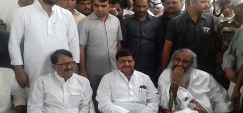 पिंटू राणा की तेरहवीं में पहुंचे शिवपाल पिंटू राणा की तेरहवीं में पहुंचे शिवपाल