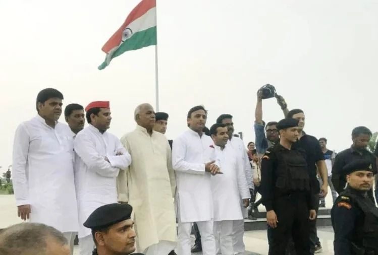 अखिलेश ने किया दार्शनिक ट्वीट - चलते रहो... चलते रहो