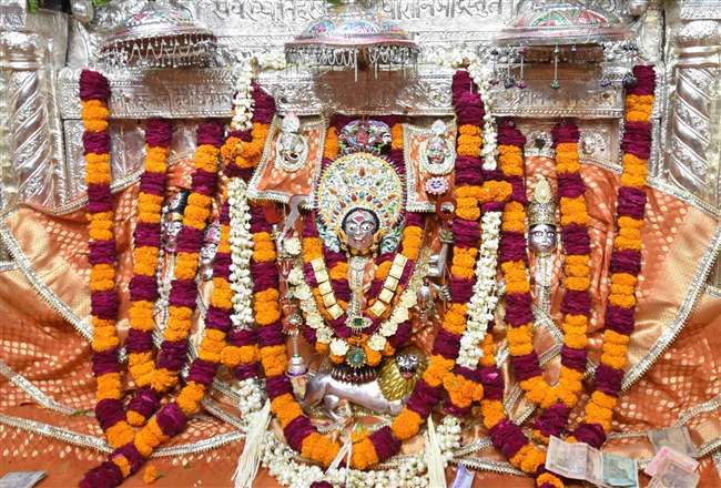 प्रयागराज : शारदीय नवरात्र की महाअष्टमी पर कन्या पूजन व धार्मिक अनुष्ठानों की धूम प्रयागराज : शारदीय नवरात्र की महाअष्टमी पर कन्या पूजन व धार्मिक अनुष्ठानों की धूम