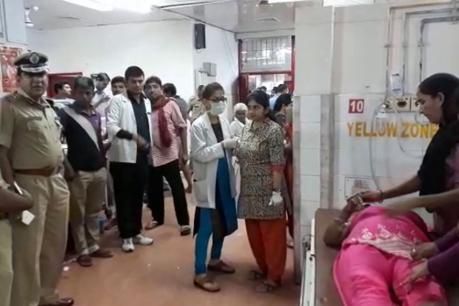 सवालों के घेरे में एसिड अटैक पीड़िता, मेडिकल रिपोर्ट में नहीं हुई तेजाब फेंकने की पुष्टि सवालों के घेरे में एसिड अटैक पीड़िता, मेडिकल रिपोर्ट में नहीं हुई तेजाब फेंकने की पुष्टि