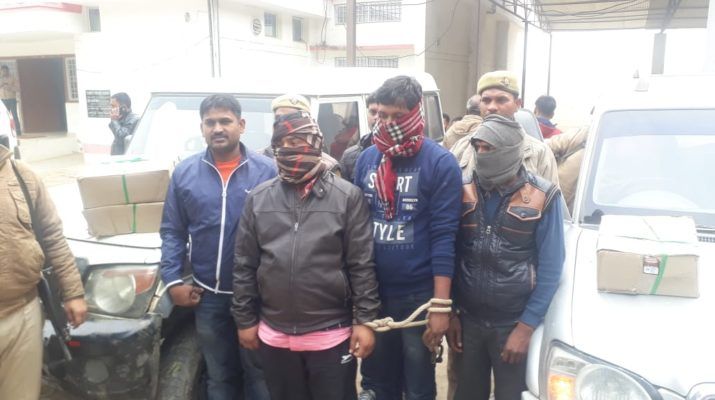 आजमगढ़ : हजारों पेटी अवैध अंग्रेजी शराब बरामद, अभियुक्त गिरफ्तार