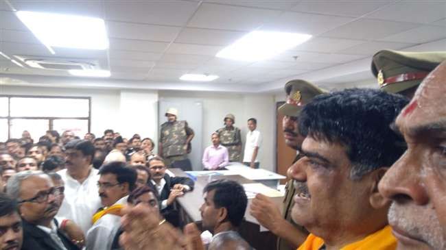 जवाहर हत्याकांड में करवरिया बंधुओं को उम्रकैद की सजा जवाहर हत्याकांड में करवरिया बंधुओं को उम्रकैद की सजा