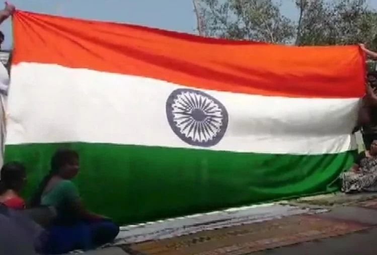 घर बेचकर चार साल में बनाया अनोखा तिरंगा, तमन्ना सिर्फ एक, लाल किले पर फहराएं प्रधानमंत्री मोदी