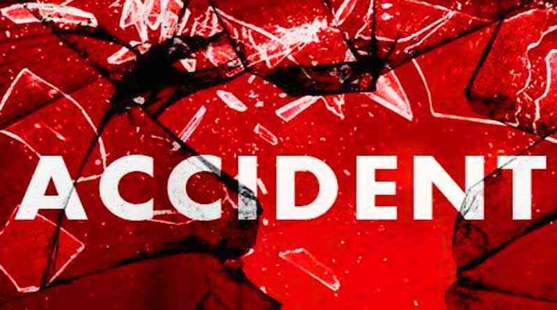 नोएडा- महामाया फ्लाईओवर के पास बस पलटने से करीब 15 लोग घायल, एक बच्ची की मौत, घायलों को जिला अस्पताल में कराया गया भर्ती, देर रात नोएडा से दिल्ली की तरफ जा रही थी यात्री बस, नोएडा सेक्टर 39 कोतवाली क्षेत�