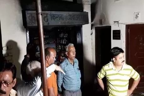 झाँसी-मकान में लगी भीषण आग, 4 लोगो की जिंदा जलकर हुई मौत झाँसी-मकान में लगी भीषण आग, 4 लोगो की जिंदा जलकर हुई मौत