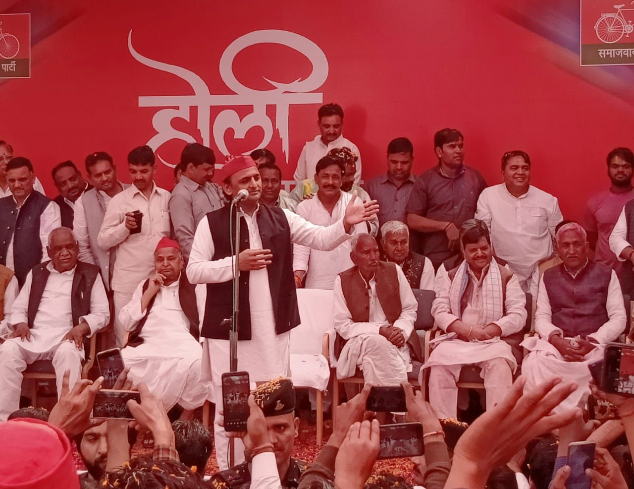 भाजपा सरकार में किसान की आय दुगनी के बजाय आधी हुई भाजपा सरकार में किसान की आय दुगनी के बजाय आधी हुई
