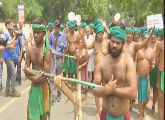 जंतर-मंतर पर फिर जुटे तमिलनाडु के किसान जंतर-मंतर पर फिर जुटे तमिलनाडु के किसान