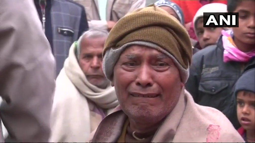 महाराजगंज के रहने वाले जवान पंकज त्रिपाठी  पुलवामा हमले में शहीद हुए हैं। परिजनों का रो-रोकर बुरा हाल है।