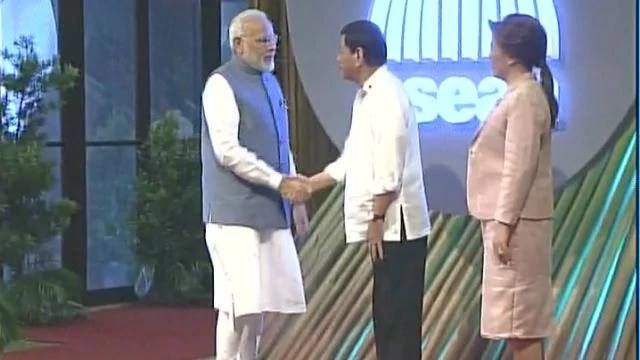 ASEAN : मनीला में 31वें सम्मेलन के उद्घाटन पर पहुंचे पीएम मोदी ASEAN : मनीला में 31वें सम्मेलन के उद्घाटन पर पहुंचे पीएम मोदी