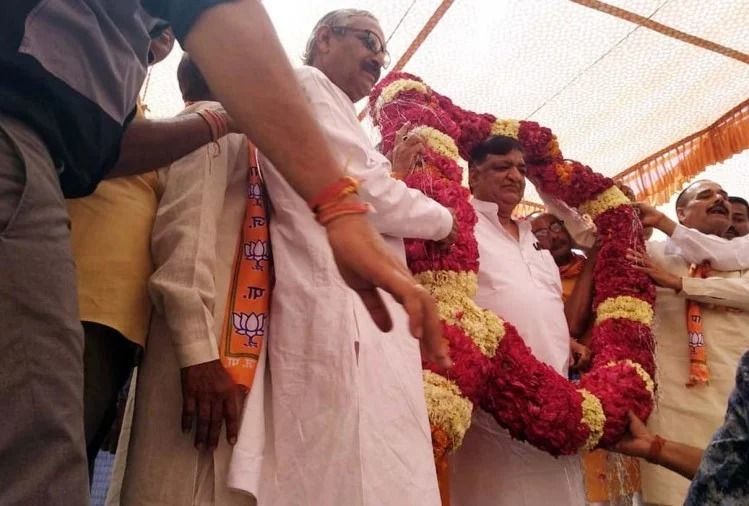 नरेश अग्रवाल के हमले बराबर जारी,  अखिलेश यादव को कहा रंगीला