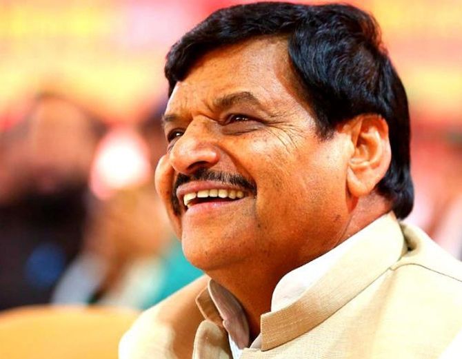 जौनपुर : जौनपुर पहुंचे प्रगतिशील समाजवादी पार्टी के राष्ट्रीय अध्यक्ष शिवपाल सिंह यादव. थोड़ी देर मे करेंगे रोड शो. जौनपुर से पार्टी के प्रत्याशी संगीता यादव के पक्ष मे जनता से वोट करने को करेंगे