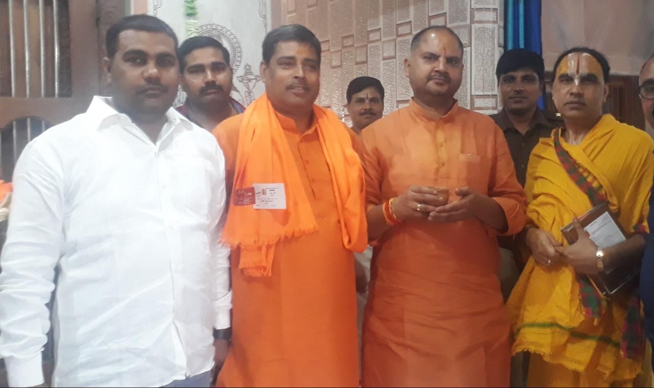 विधायक खब्बू तिवारी ने अयोध्या के श्री धाममठ में किए दर्शन पूजन