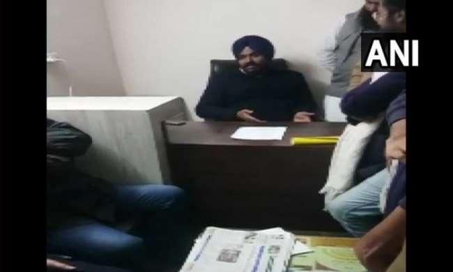 JNU छात्रों ने की PRO रंधावा से मुलाकात, स्थिति को सामान्य करने के साथ गुंडों की गिरफ़्तारी की मांग