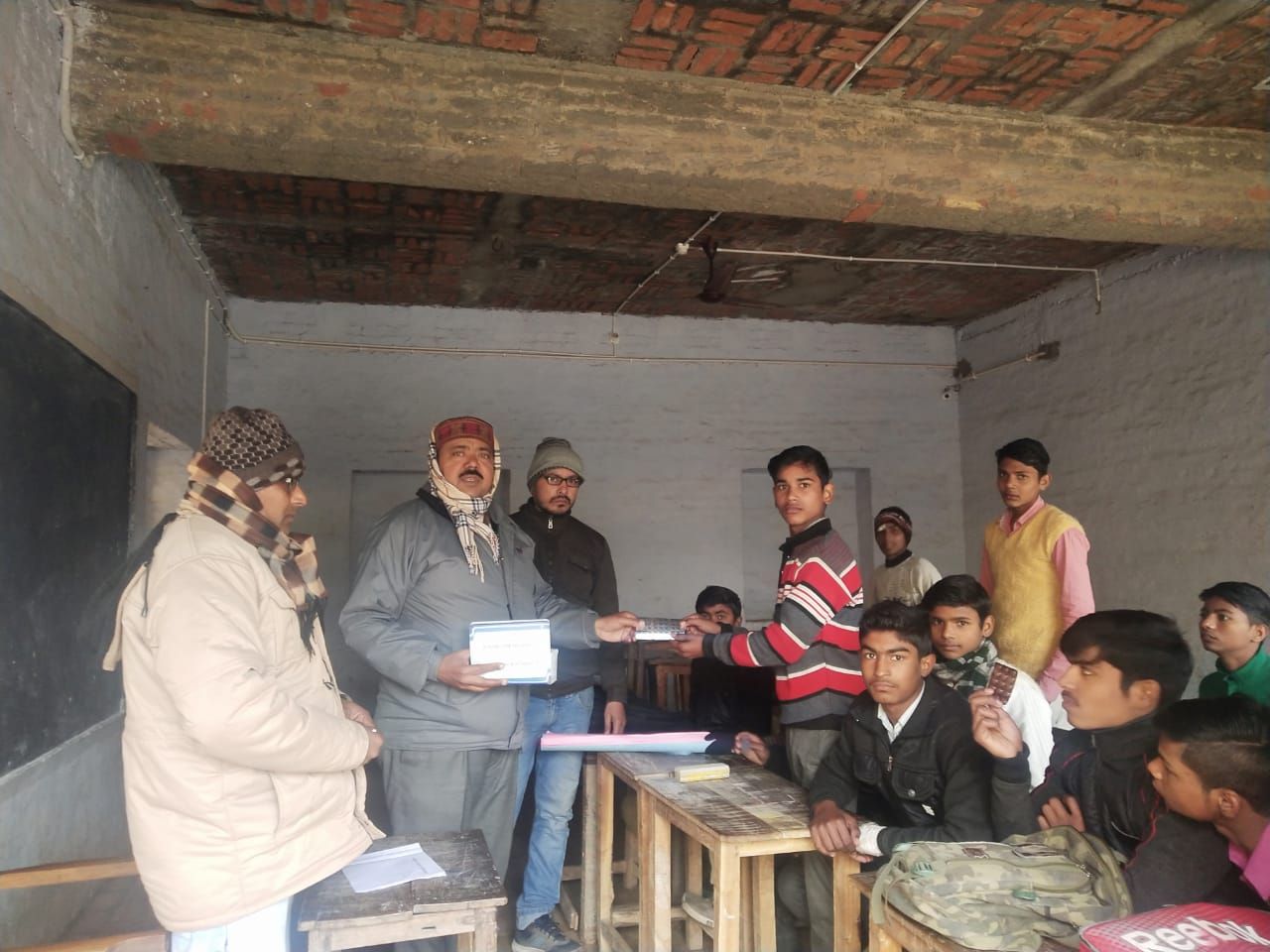 एनीमिया मुक्त भारत कार्यक्रम के अंतर्गत आयरन की गोलियों का वितरण छात्र छात्राओं को किया गया एनीमिया मुक्त भारत कार्यक्रम के अंतर्गत आयरन की गोलियों का वितरण छात्र छात्राओं को किया गया