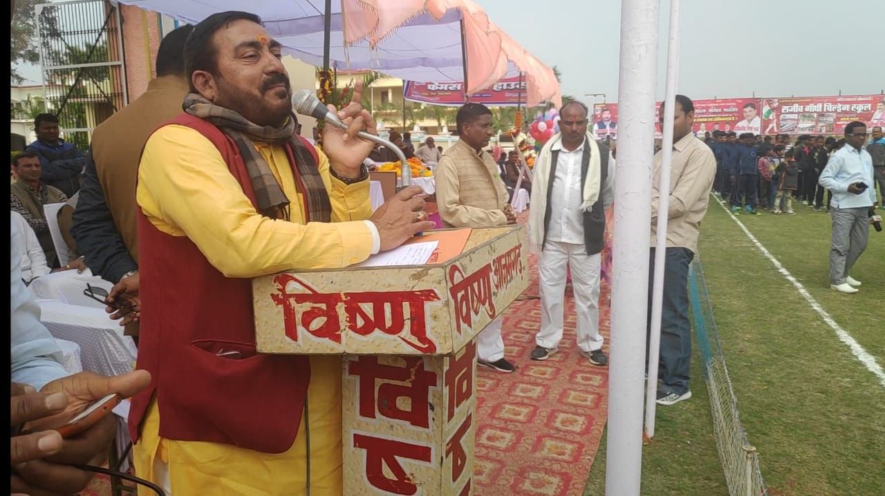 स्वतंत्रता सेनानी स्वर्गीय चंद्र दीप सिंह की स्मृति में हाँकी प्रतियोगिता का उद्घाटन