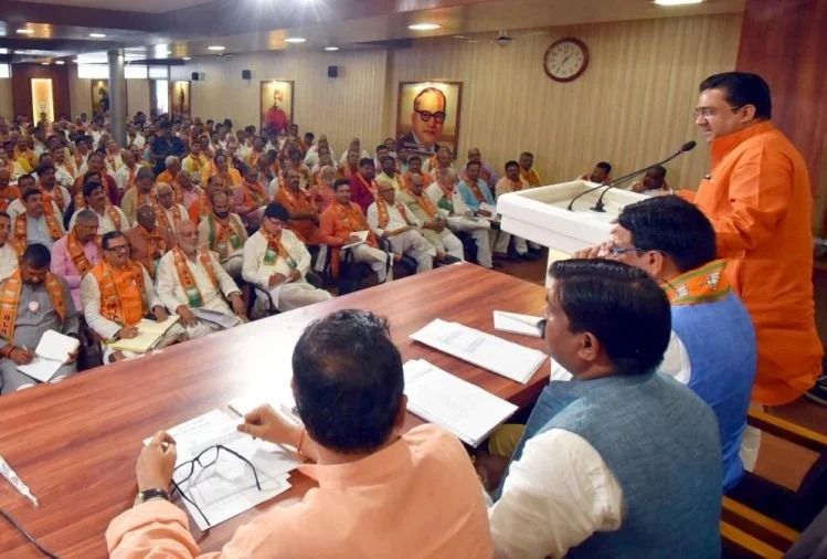 370 की समाप्ति के बाद भाजपा की लोकप्रियता में दोगुना इजाफा, छह लाख लोग हर रोज ले रहे सदस्यता 370 की समाप्ति के बाद भाजपा की लोकप्रियता में दोगुना इजाफा, छह लाख लोग हर रोज ले रहे सदस्यता