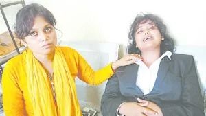 शास्त्री पुल पर महिला वकील से मारपीट, विरोध में चक्काजाम