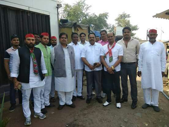 महाराष्ट्र में पूर्व सीएम अखिलेश यादव के स्वागत के लिये एयरपोर्ट सपाइयों का लगा तांता-जेपी यादव