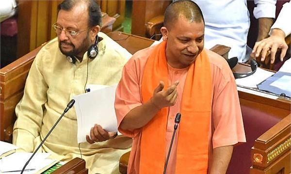 विधानसभा में गूंजा रायबरेली नरसंहार का मुद्दा, बसपा, सपा ने मांगा स्वामी प्रसाद का इस्तीफा विधानसभा में गूंजा रायबरेली नरसंहार का मुद्दा, बसपा, सपा ने मांगा स्वामी प्रसाद का इस्तीफा