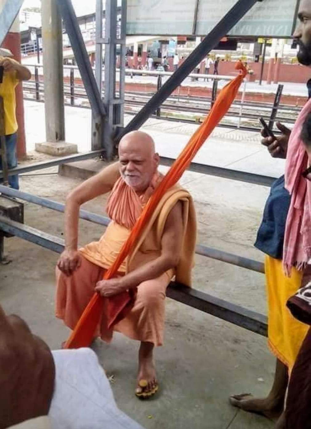 वामपन्थी धूर्तों ने सनातन मठों पर प्रहार करना शुरू किया तो सबसे अधिक प्रहार हमारे शंकराचार्यों पर ही हुआ वामपन्थी धूर्तों ने सनातन मठों पर प्रहार करना शुरू किया तो सबसे अधिक प्रहार हमारे शंकराचार्यों पर ही हुआ
