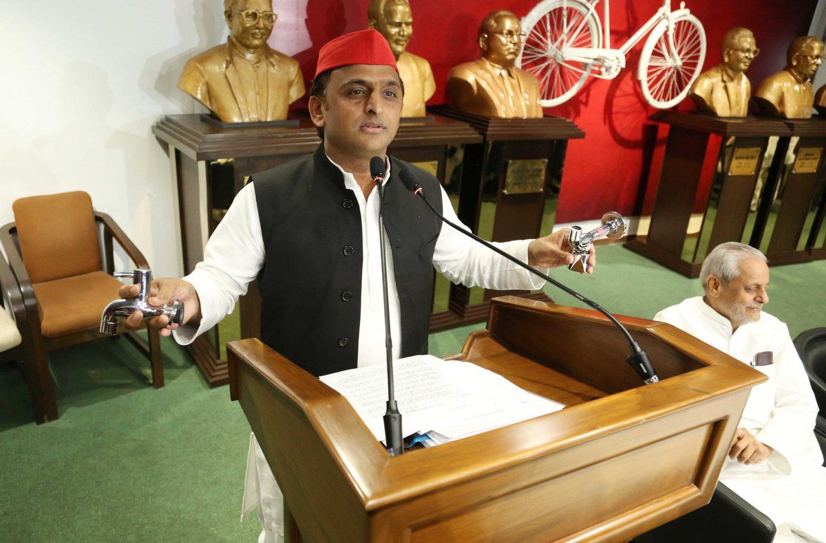 अखिलेश ने दिया जवाब-लोग प्यार में अंधे होते होंगे पर जलन और नफरत में अंधे होते हैं, ये मैंने देखा अखिलेश ने दिया जवाब-लोग प्यार में अंधे होते होंगे पर जलन और नफरत में अंधे होते हैं, ये मैंने देखा