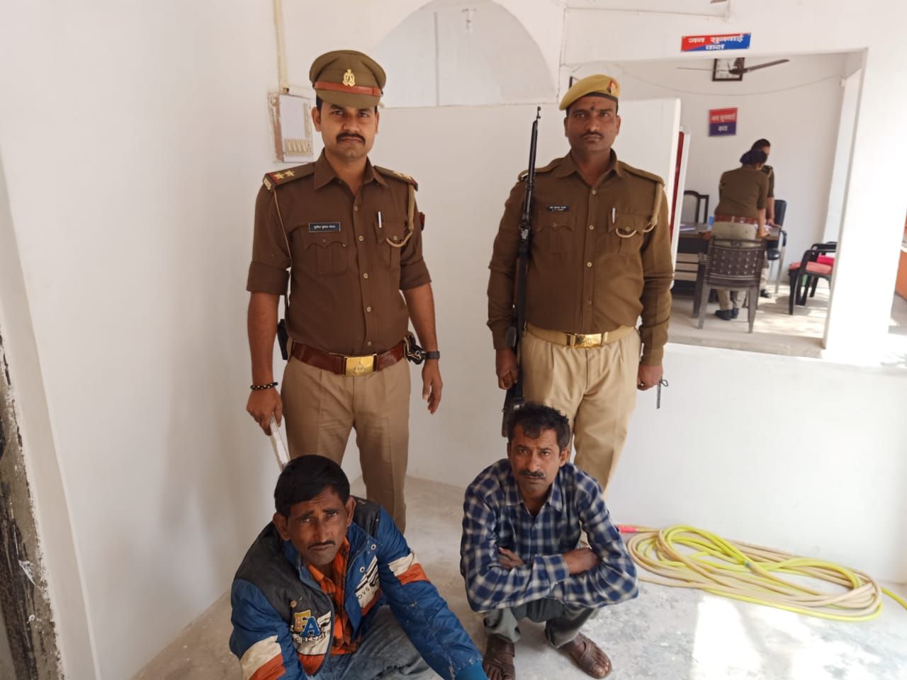 मकान में चोरी कर रहे दो शातिर चोर गिरफ्तार मकान में चोरी कर रहे दो शातिर चोर गिरफ्तार