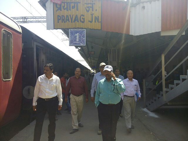 इलाहबाद। आज इलाहबाद जक्शन और प्रयाग स्टेशन के कायाकल्प को लेकर जीएम, डीआरएम ने निरिक्षण किया